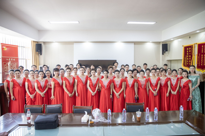 湖北師范大學教師代表隊榮獲黃石市教育系統(tǒng)教師合唱比賽一等獎